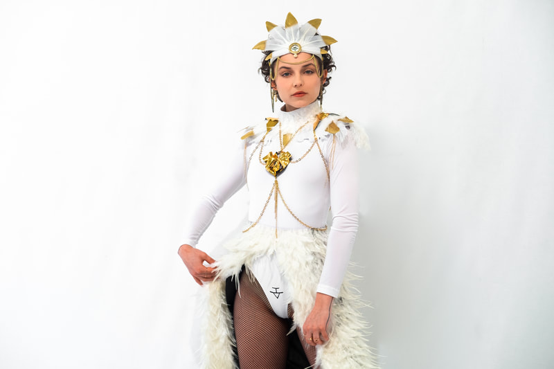 Accessories by Faina jewelry
Costume by Crepaldis